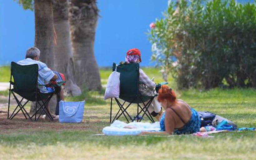 Antalya Eylül ayında Temmuz havası yaşattı nemden bunalan soluğu denizde aldı - Resim: 3