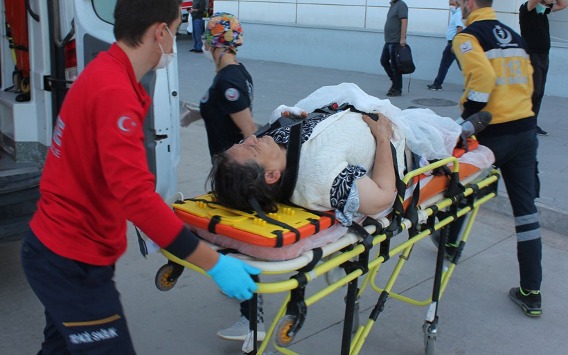 Aksaray'da minibüs ile otomobilin çarpıştığı kazada can pazarı kuruldu - Resim: 3