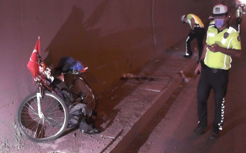 Karabük'te facia! Yaşlı adam bisikletinin üstünde öylece kalakaldı - Resim: 3