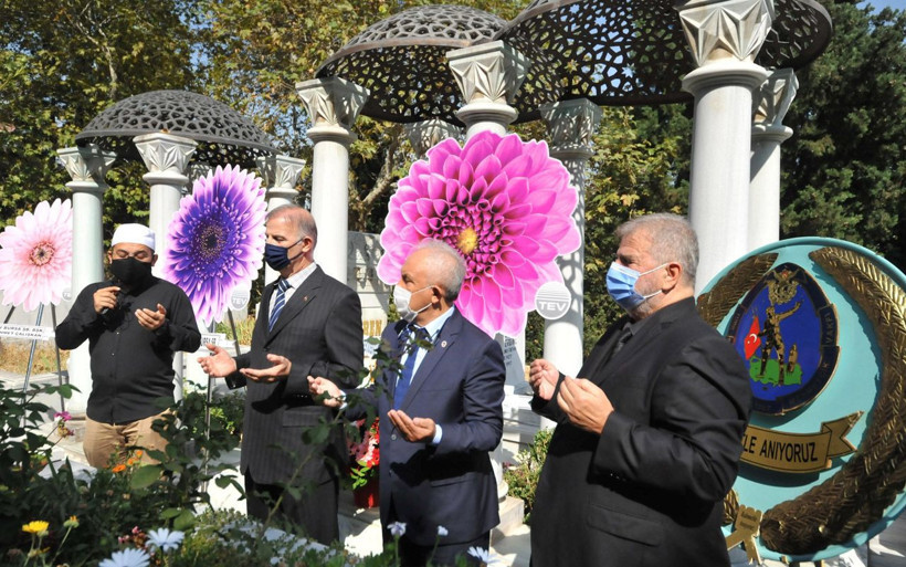 Zeki Müren 24'üncü ölüm yılında Bursa'daki mezarı başında anıldı - Resim: 2