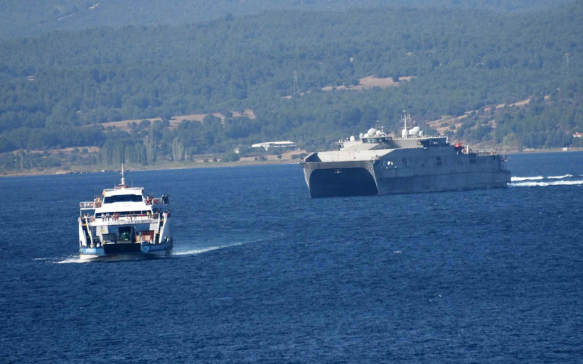ABD'ye ait 'USNS Yuma' isimli gemi Çanakkale Boğazı'ndan geçiş yaptı - Resim: 4