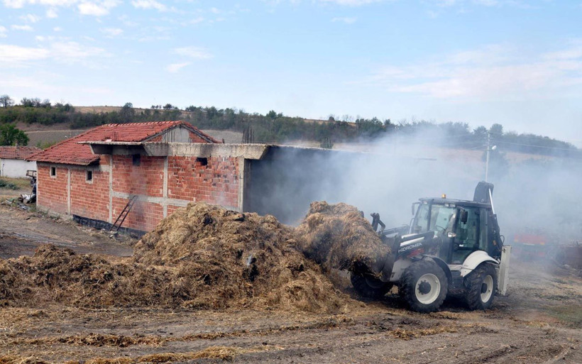 Yere çöküp gözyaşları içerisinde seyretti Tekirdağ'da çiftçinin çaresizliği - Resim: 1