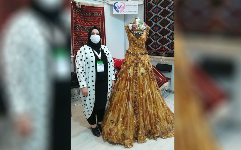 Pestil ve kömeden yapılan gelinlik şaşırttı Ankara'da fuarda gözler ona çevrildi - Resim: 2