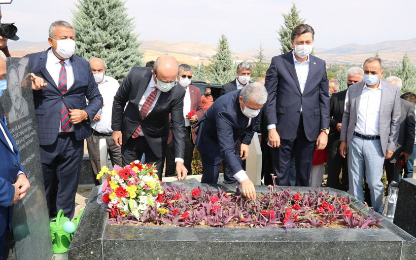 Neşet Ertaş ölümünün 8'inci yılında Kırşehir'deki kabrinde anıldı - Resim: 1