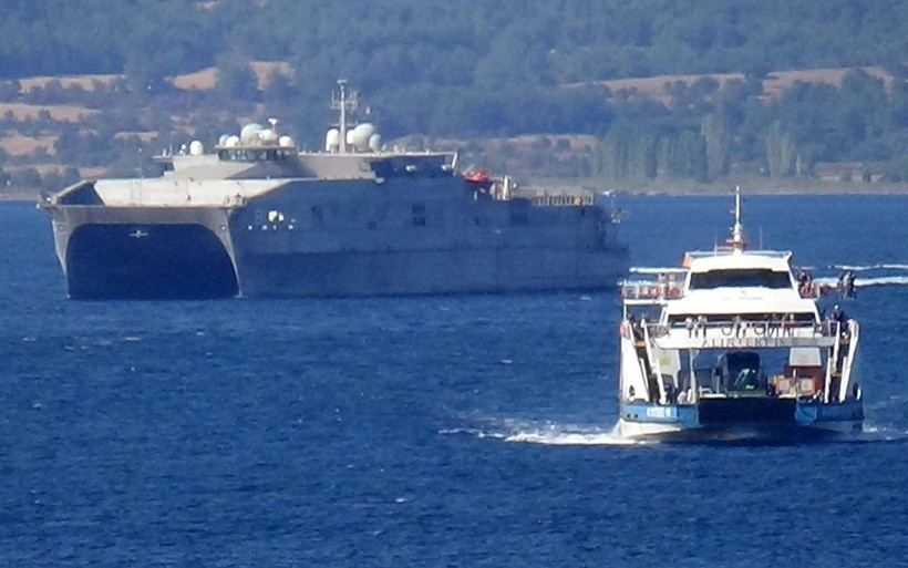 ABD'ye ait 'USNS Yuma' isimli gemi Çanakkale Boğazı'ndan geçiş yaptı - Resim: 3