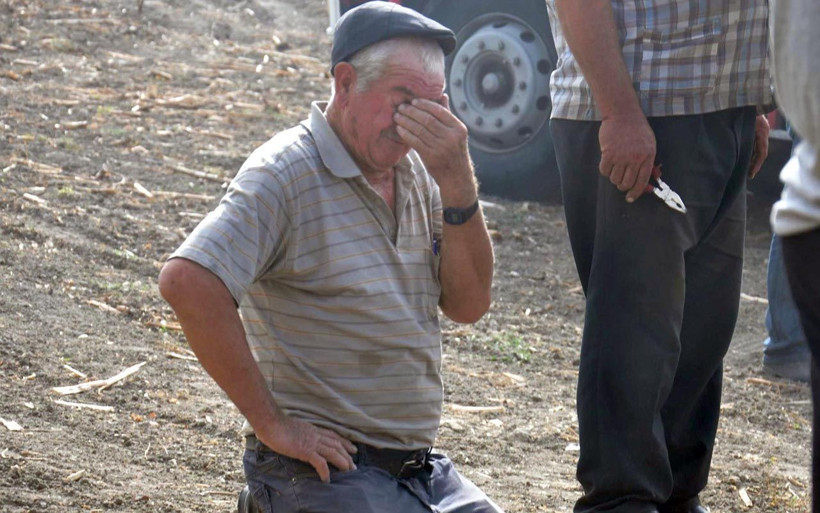Yere çöküp gözyaşları içerisinde seyretti Tekirdağ'da çiftçinin çaresizliği - Resim: 3