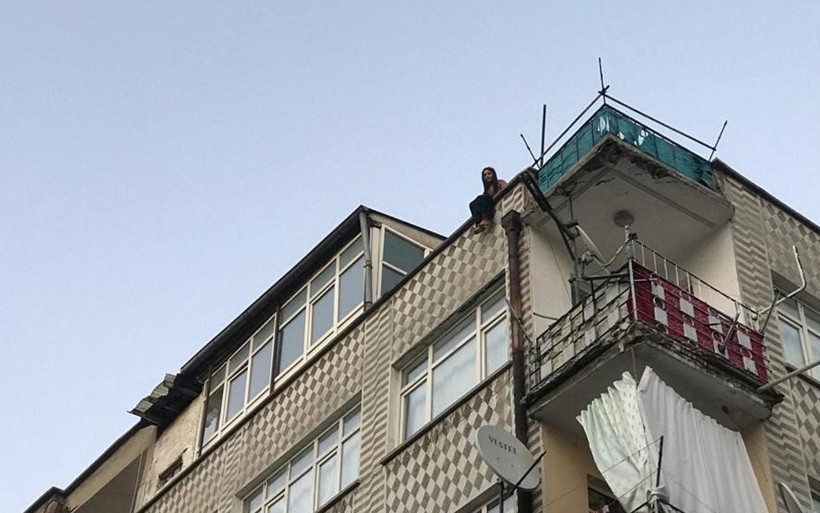 Kayseri'de komşunun yaptığına bak! İntihar girişimini canlı yayın yaptı - Resim: 2