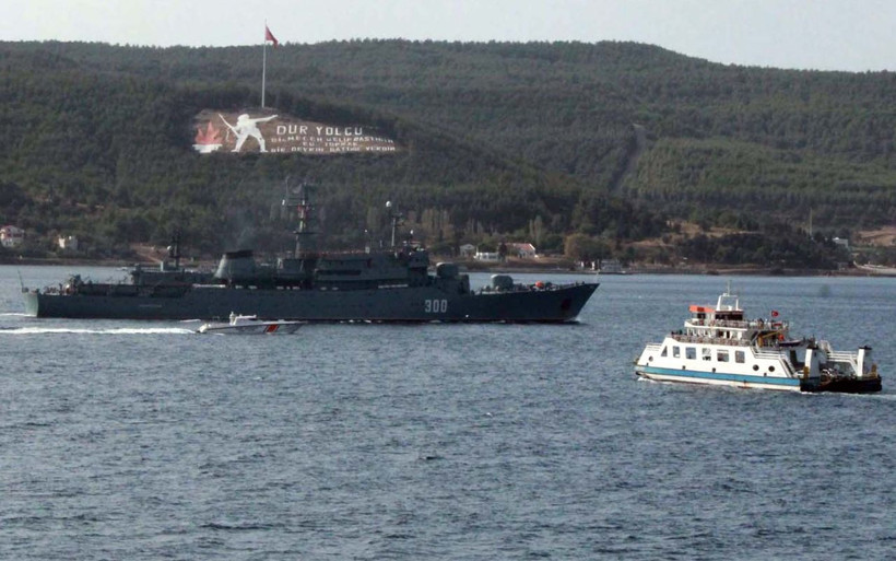 Çanakkale Boğazı'ndan geçen Rus savaş gemisi Türk denizaltısıyla karşılaştı - Resim: 1