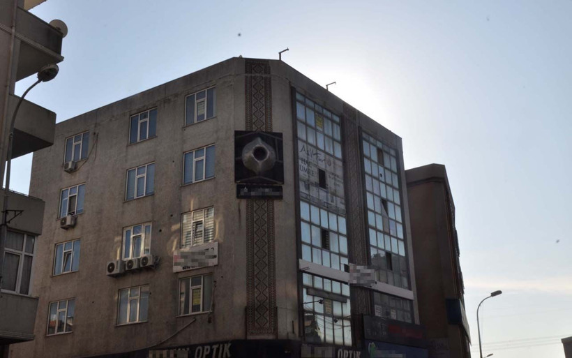 Ümraniye'de görenler şaştı kaldı! Dikkat çeken tabelaya kimi tepki gösterdi - Resim: 1