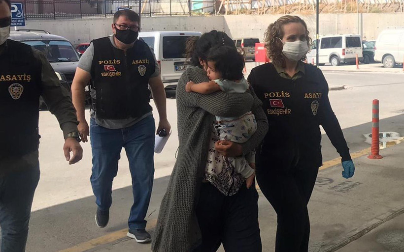 Eskişehir'de 4 çocuk annesi cinayet işledi! Kayınbiraderini göğsünden bıçakladı 122 suç kaydı çıktı - Resim: 4
