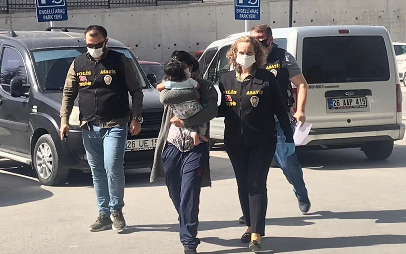 Eskişehir'de 4 çocuk annesi cinayet işledi! Kayınbiraderini göğsünden bıçakladı 122 suç kaydı çıktı - Resim: 1