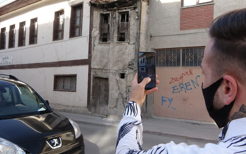 Sokaktan geçen kafasını çeviriyor Sivas'ta 2 metre enindeki ev merak konusu oldu - Resim: 4