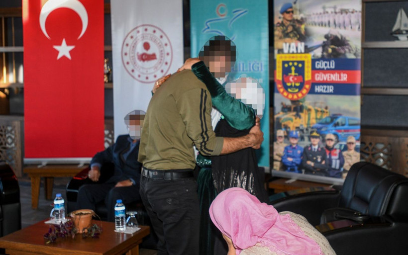 Van'da ikna edilen örgüt mensubu ailesiyle buluştu diğer örgüt üyelerine 'teslim olun' çağrısı - Resim: 2