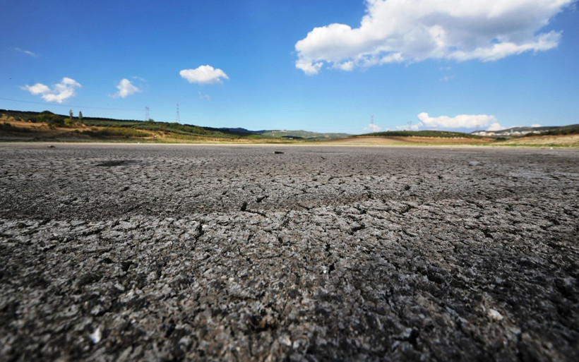 Bursa'da Hasköy Göleti tamamen kurudu 3 köyün tarımsal sulama ihtiyacını karşılıyordu - Resim: 1