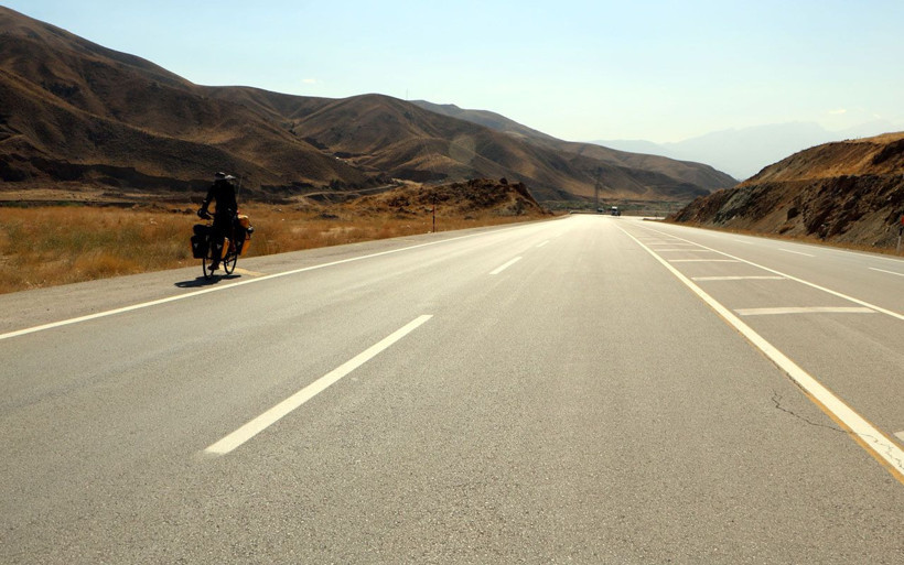 7 bin kilometreyi pedalla aştı Türkiye gezisi yarım kaldı İranlı bisiklet gezginini korona vurdu - Resim: 1