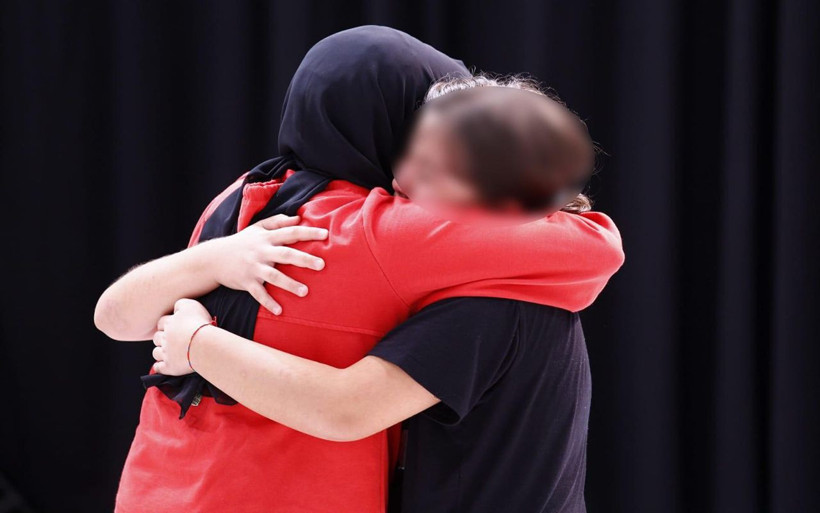 Genç kadın 8 aydır görmediği evlatlarına Esra Erol'da kavuştu - Resim: 4