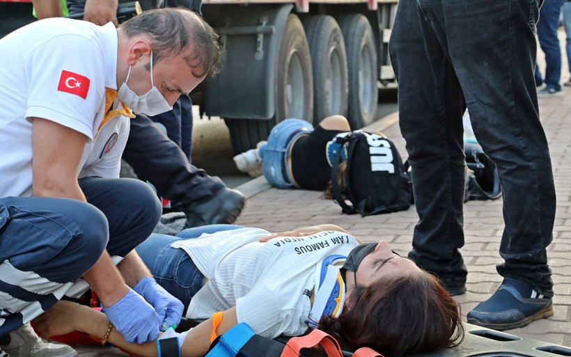 Antalya'da servis minibüsü TIR'a arkadan çarpınca korkunç kaza yaşandı: 12 yaralı - Resim: 4