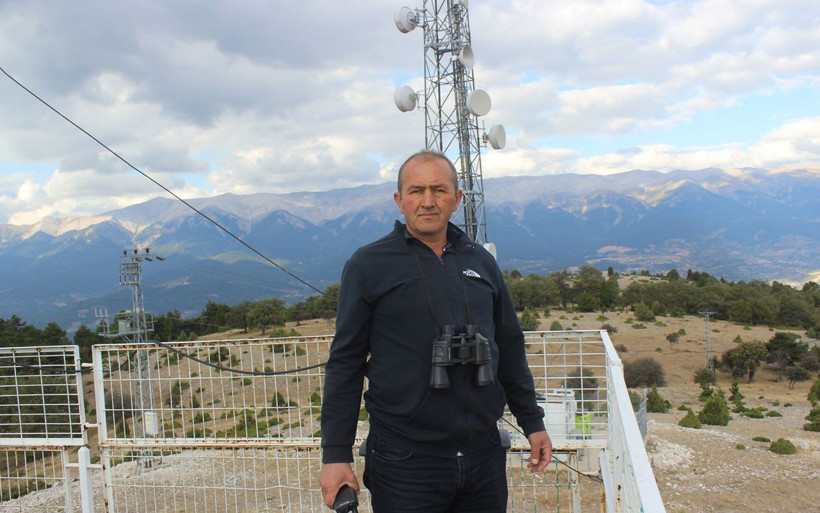 Bursa'da aylardır kulede yalnız yaşıyor 24 saat boyunca Uludağ'ı gözlüyor - Resim: 2