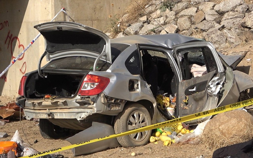 Kırıkkale'de köprüden düşen otomobilde sıkışarak gelen feci ölüm - Resim: 1