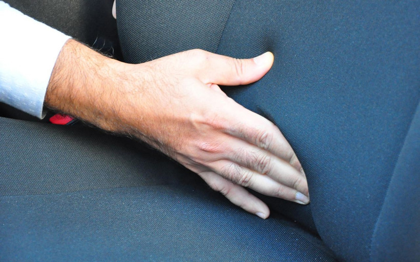 Sıfır otomobilin koltuğundan çıktı! Manisa'da koltuğu silerken parmağı kesildi - Resim: 3