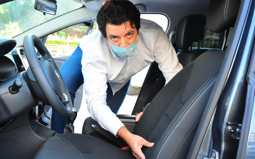 Sıfır otomobilin koltuğundan çıktı! Manisa'da koltuğu silerken parmağı kesildi - Resim: 2