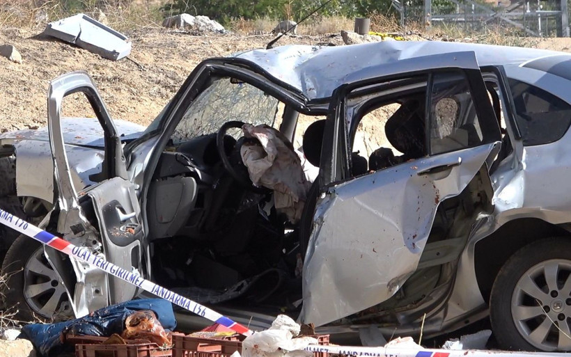 Kırıkkale'de köprüden düşen otomobilde sıkışarak gelen feci ölüm - Resim: 2