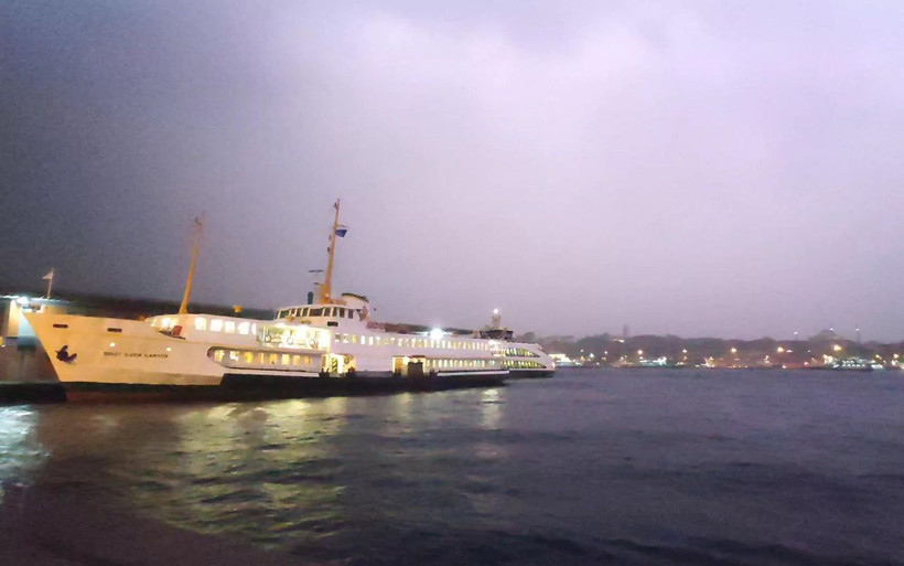 Sağanak yağışın vurduğu İstanbul'da yollar göle döndü - Resim: 1