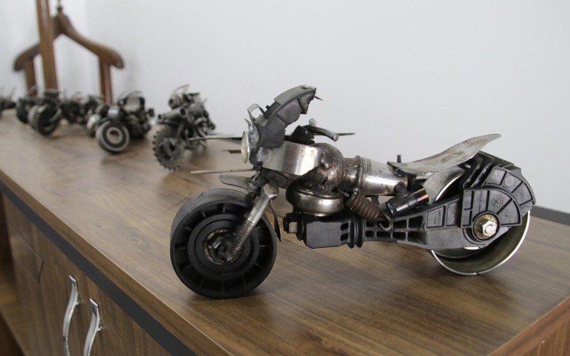 Hurda otomobil parçalarından gitarcı yaptı Düzce'de müşterileri şaşırttı - Resim: 2