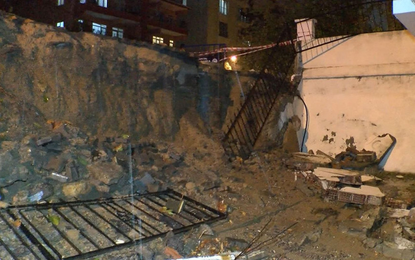 Sağanak yağışın vurduğu İstanbul'da yollar göle döndü - Resim: 2