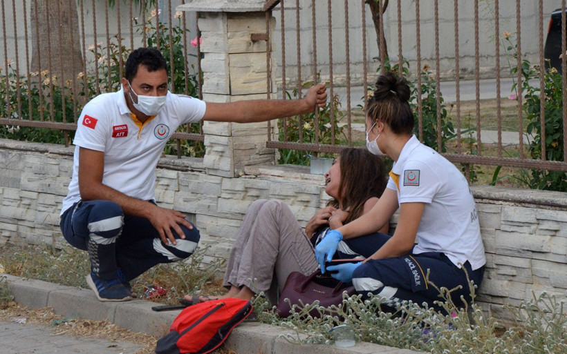 Emekli emniyet müdürü Antalya'da yolcu otobüsünde fenalaşarak öldü eşi feryat etti - Resim: 1