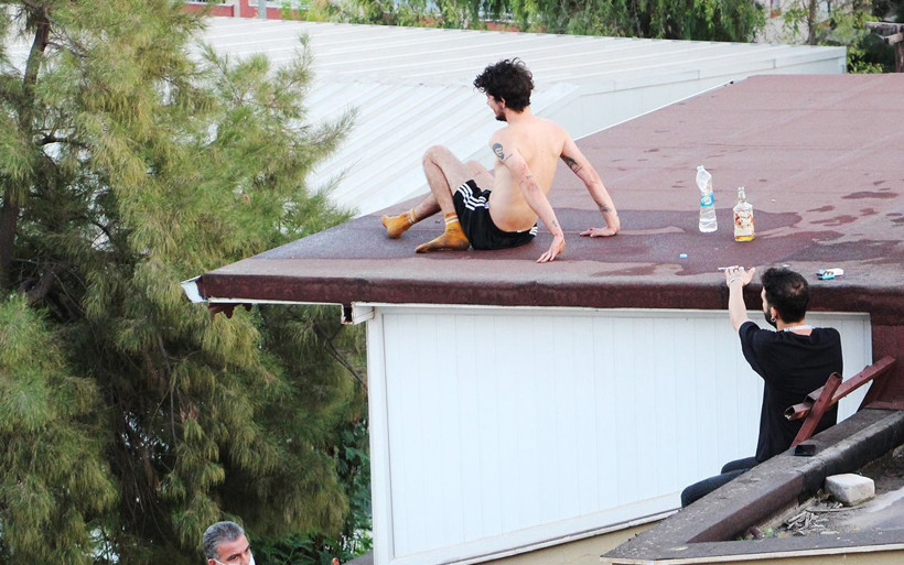 Antalya'da binanın çatısına çıkan genç sızıp kaldı yürekler ağza geldi - Resim: 2