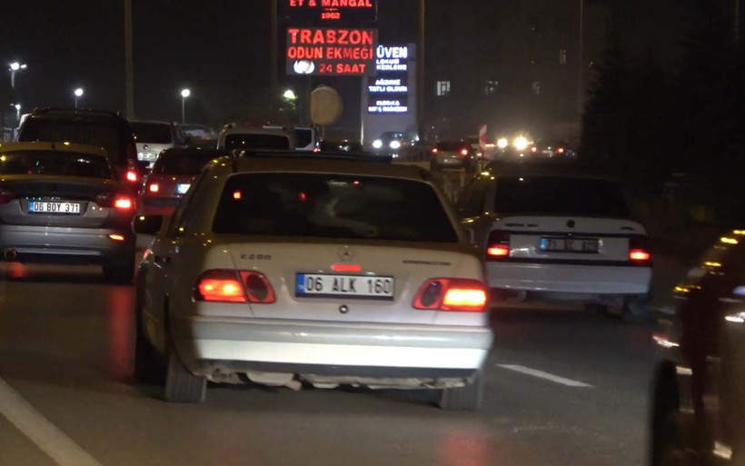 Kırıkkale'de 43 ilin geçiş noktasında yoğunluk: Okul öncesi binlerce kişi yollara akın etti - Resim: 2