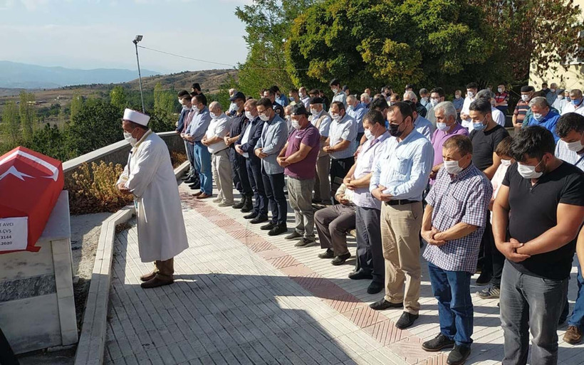 Trabzon'da kazada hayatını kaybeden uzman çavuş Çorum'da ebediyete uğurlandı - Resim: 3