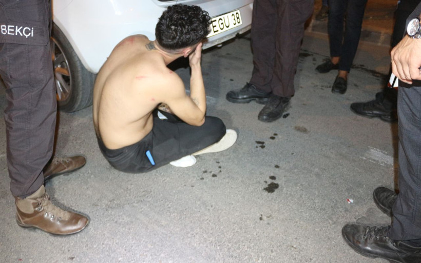 Adana'da yol verme nedeniyle tartıştığı sürücü balta çekince dehşeti yaşadı - Resim: 2