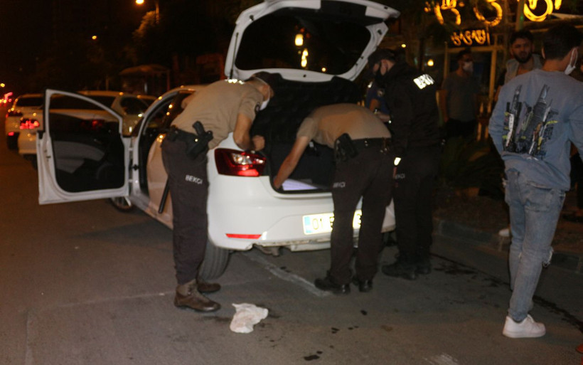 Adana'da yol verme nedeniyle tartıştığı sürücü balta çekince dehşeti yaşadı - Resim: 1