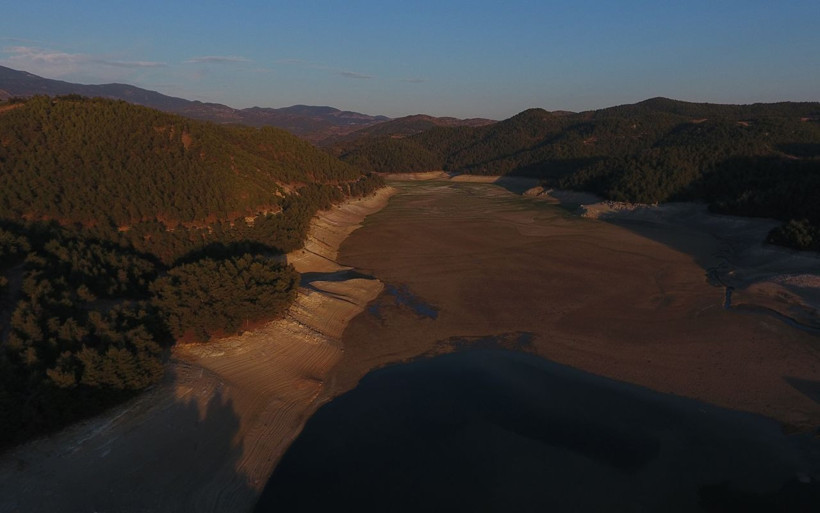 Balıkesir'de kuraklığın görüntüsü: Olta attıkları yere bu yıl ayak basıyorlar - Resim: 2
