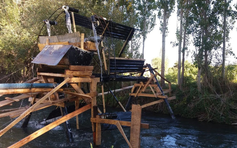 Sivas'ta kurdugu düzenekle köylüleri şaşkına çevirdi mühendislere taş çıkarttı - Resim: 4