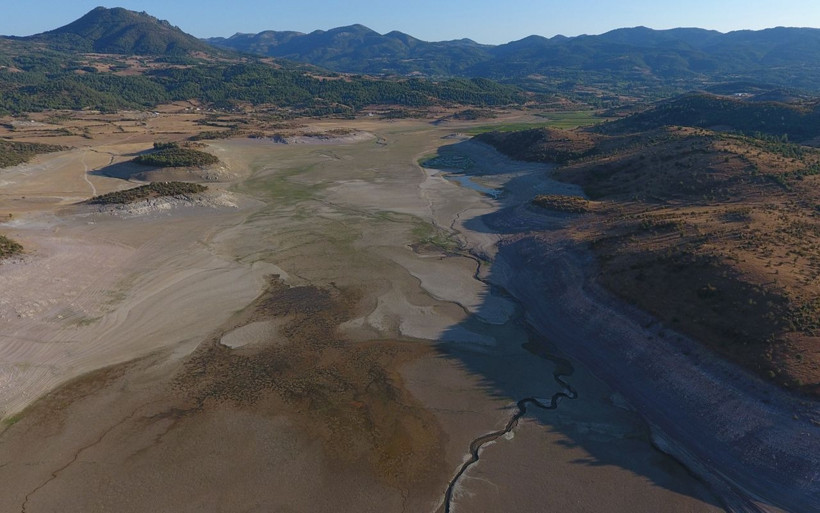 Balıkesir'de kuraklığın görüntüsü: Olta attıkları yere bu yıl ayak basıyorlar - Resim: 3