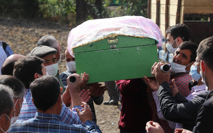Isparta'da sevgilisinin öldürdüğü Gamze toprağa verildi tabutuna gelinlik örtüldü - Resim: 4