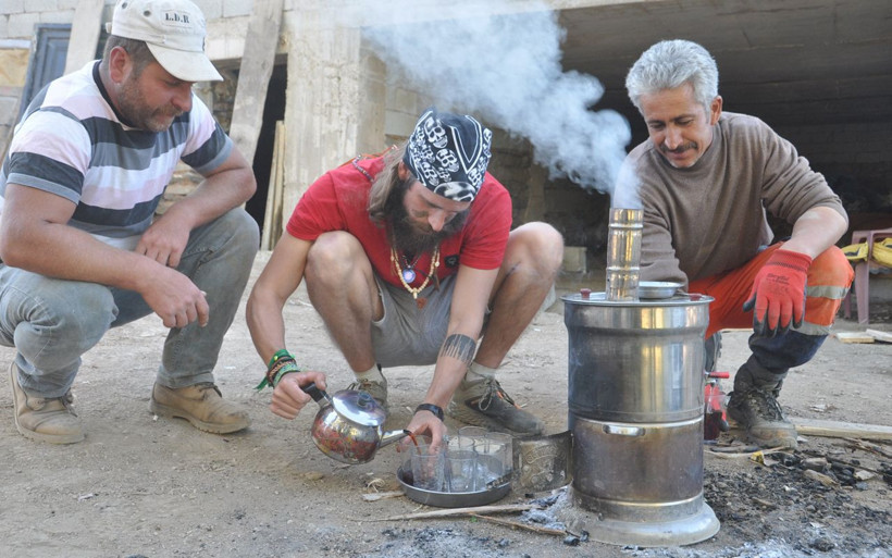 Hakkari'ye geldiği gün şoku yaşayan İtalyan hayran kaldı koyun sağmayı öğrendi - Resim: 2
