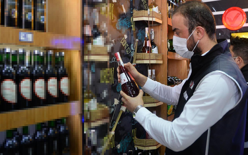 Sahte içki nasıl öldürüyor? İçerisine koydukları inanılmaz: Odun, kömür ve dahası... - Resim: 2