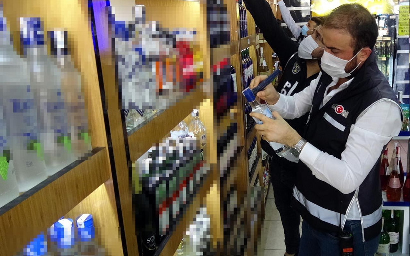 Sahte içki nasıl öldürüyor? İçerisine koydukları inanılmaz: Odun, kömür ve dahası... - Resim: 4