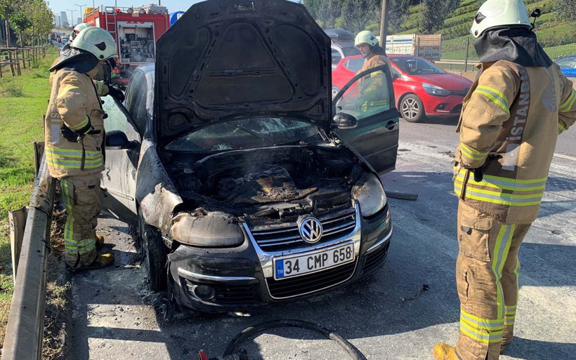 Kartal'da yanan otomobiline böyle baktı üzüntüsü yüzünden okundu - Resim: 4