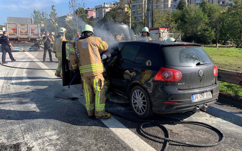 Kartal'da yanan otomobiline böyle baktı üzüntüsü yüzünden okundu - Resim: 2