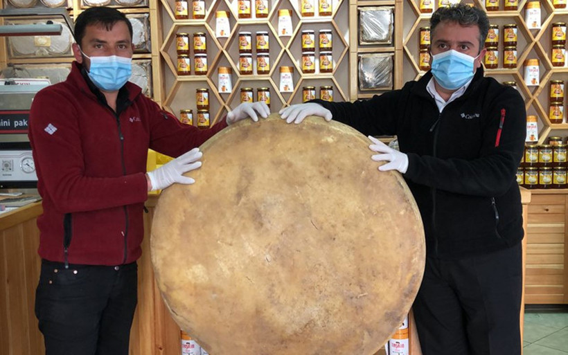 Kars'ta 2 buçuk ton sütle üretildi! 100 kiloluk gravyer peyniri şaşırttı - Resim: 2