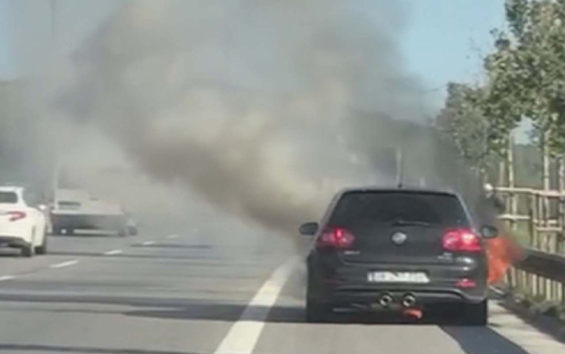 Kartal'da yanan otomobiline böyle baktı üzüntüsü yüzünden okundu - Resim: 1