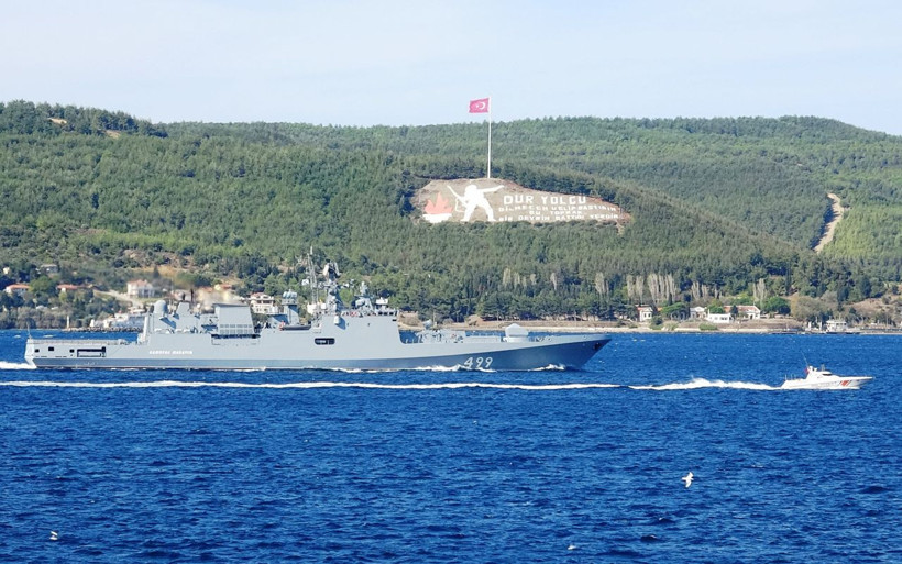 Rusya'nın 'Admiral Makarov'u Çanakkale Boğazı’ndan geçiş yaptı - Resim: 2
