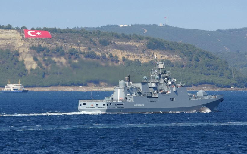 Rusya'nın 'Admiral Makarov'u Çanakkale Boğazı’ndan geçiş yaptı - Resim: 3