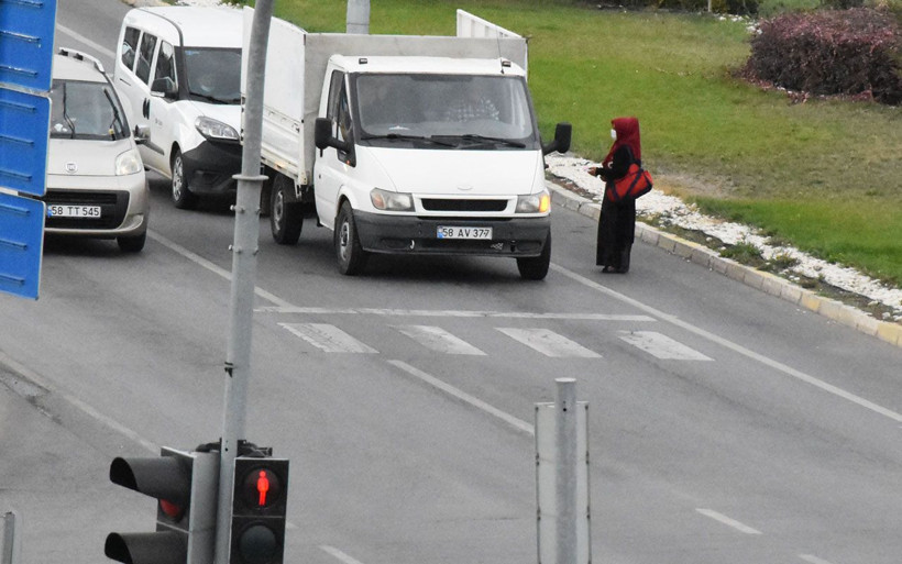 Sivas'ta dilenciler başvurduğu yöntemle 'pes' dedirtti böyle sakladılar - Resim: 1