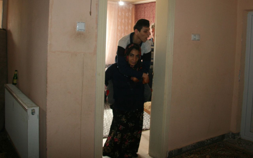 Afyonkarahisar'da eşiyle hastalığını bilmeden evlenen kadın kaderine razı geldi - Resim: 4